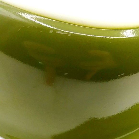 Pyrex Verde 2.5 Qt Casserole with lid. Vintage 60s & 70s in Avocado Green - Picture 11 of 12